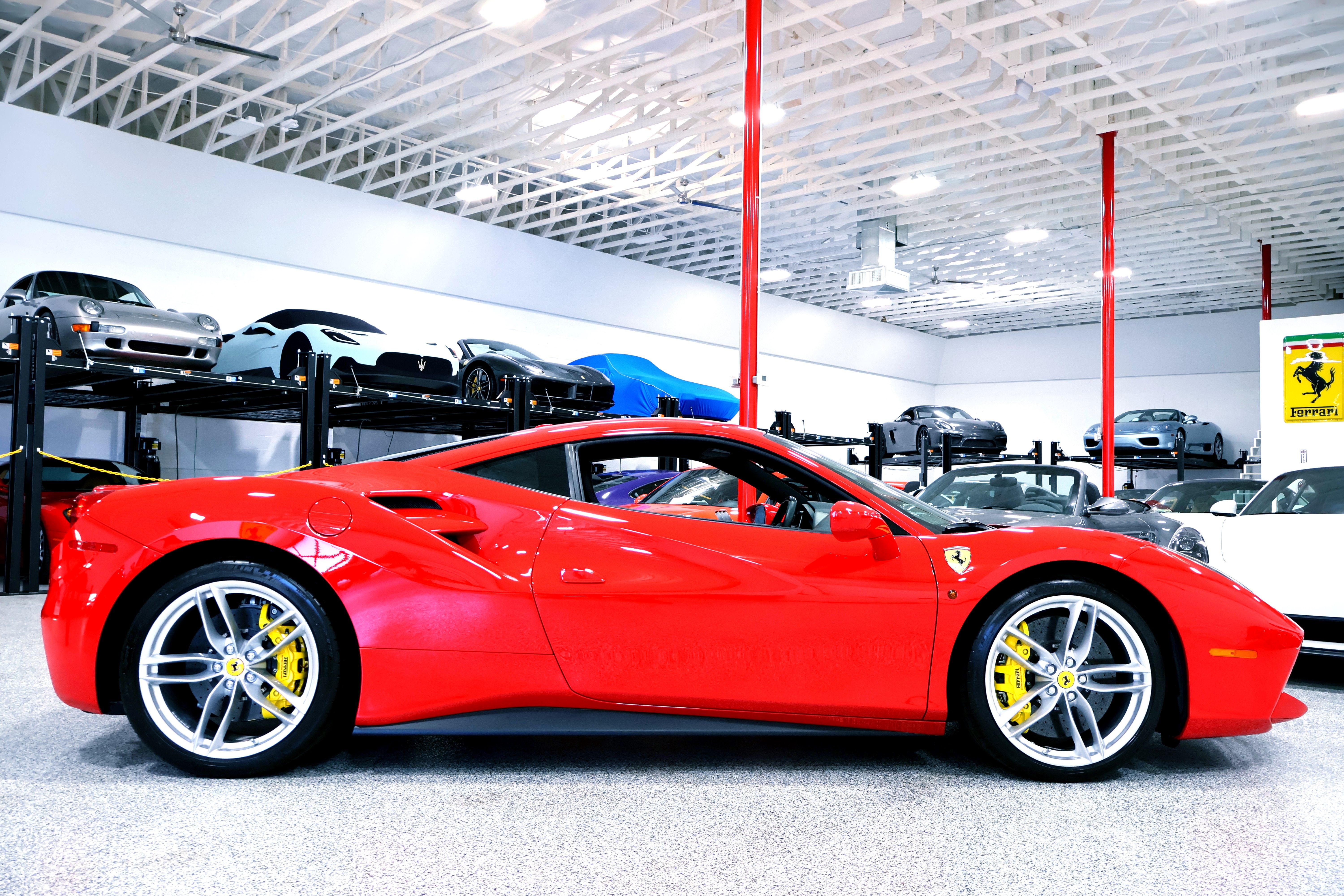 Used 2018 Ferrari 488 GTB RWD image 10