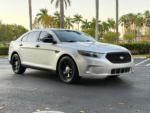 Used 2016 Ford Taurus image 11