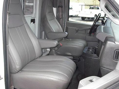Used 2020 Chevrolet Express 3500 UNAVAIL RWD image 15