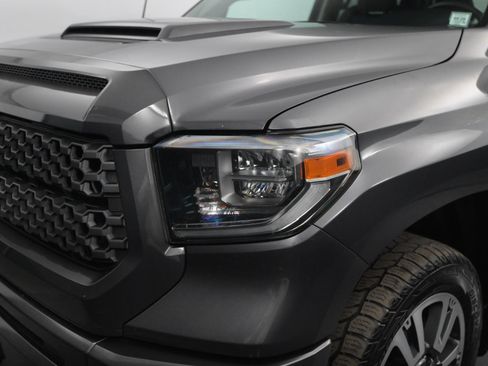 Used 2018 Toyota Tundra SR5 image 10
