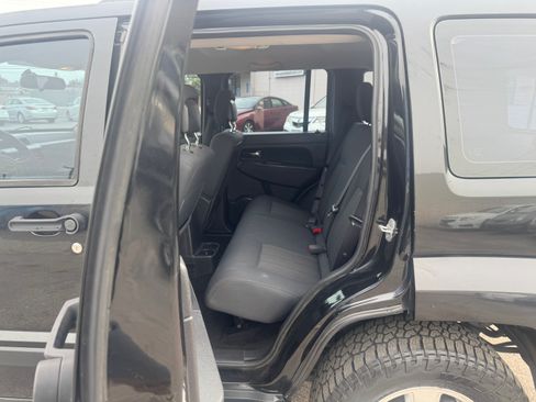 Used 2012 Jeep Liberty Sport image 20