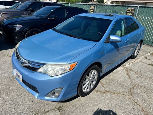 Used 2012 Toyota Camry XLE image 1