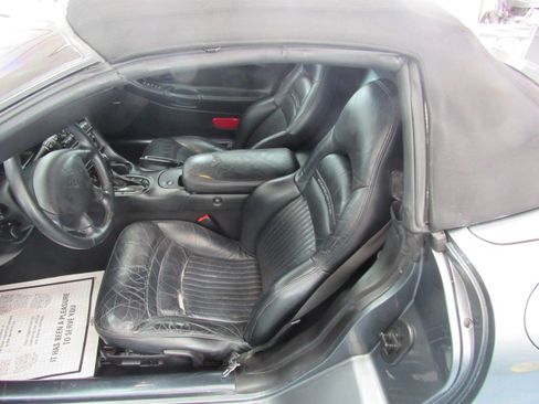 Used 2004 Chevrolet Corvette image 17