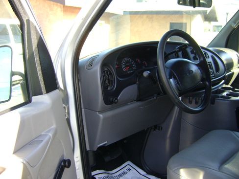 Used 2002 Ford E-350 and Econoline 350 XL image 12
