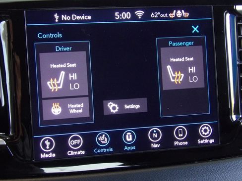 Used 2020 Chrysler Pacifica Touring image 6