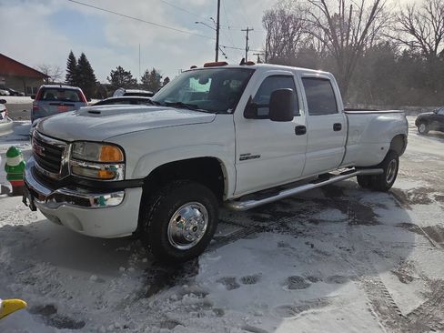 Used 2006 GMC Sierra 3500 SLE image 2