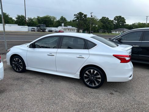Used 2016 Nissan Sentra SR image 2