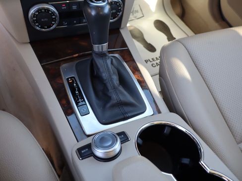 Used 2012 Mercedes-Benz GLK 350 image 28