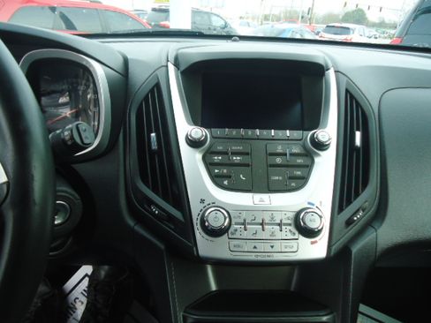 Used 2017 Chevrolet Equinox LT image 9