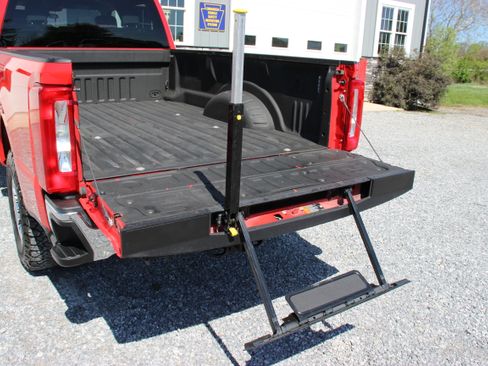 Used 2024 Ford F250 4x4 Crew Cab XLT image 16