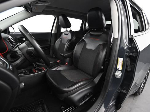 Used 2018 Jeep Compass Trailhawk image 38