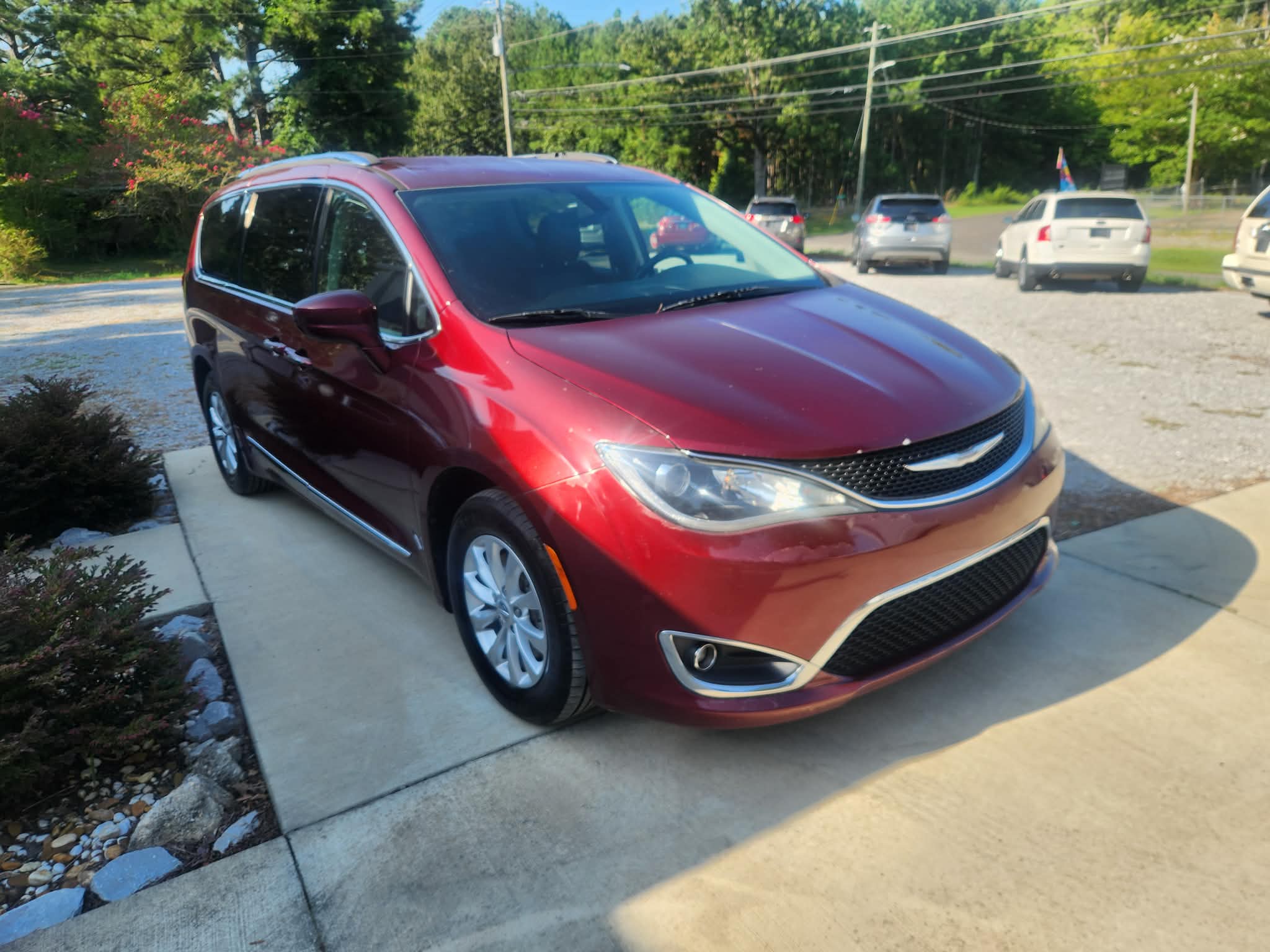Used 2018 Chrysler Pacifica Touring-L FWD image 4