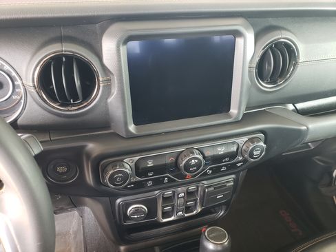 Used 2023 Jeep Gladiator Overland AWD/4WD image 7