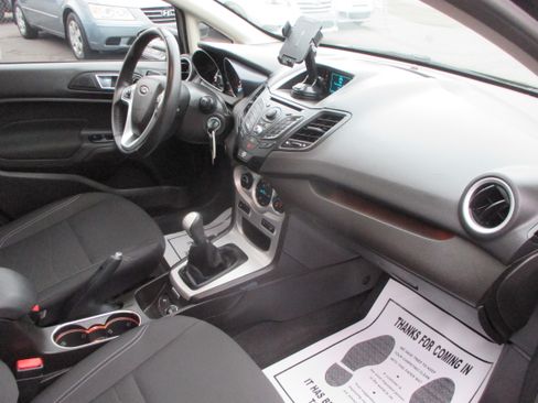 Used 2015 Ford Fiesta SE image 6