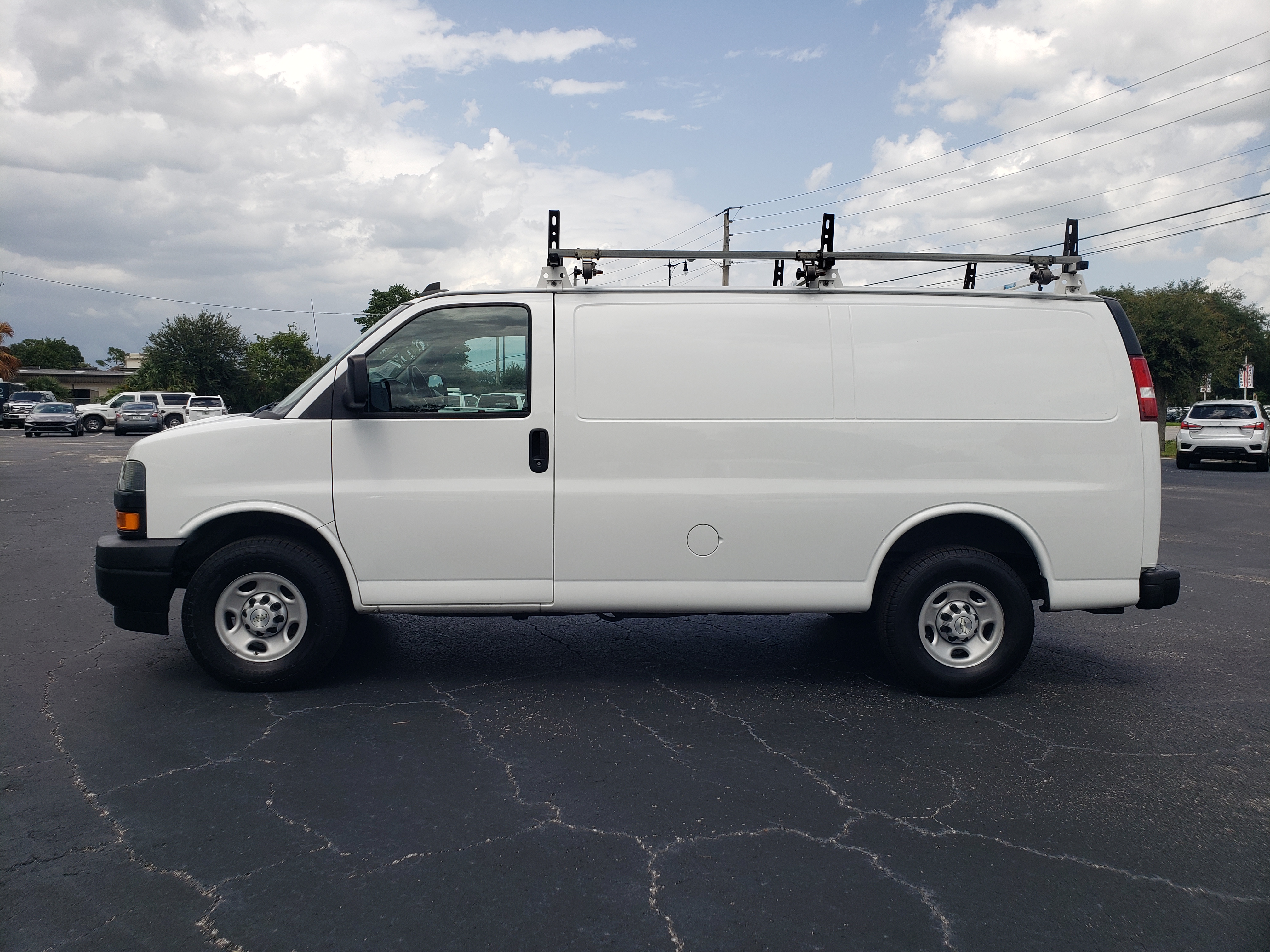 Used 2020 Chevrolet Express 2500 UNAVAIL RWD image 2