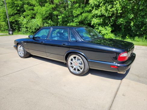 Used 2002 Jaguar XJR 100 RWD image 3