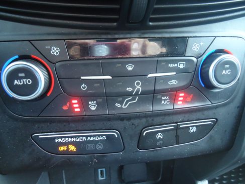 Used 2019 Ford Escape SEL image 16