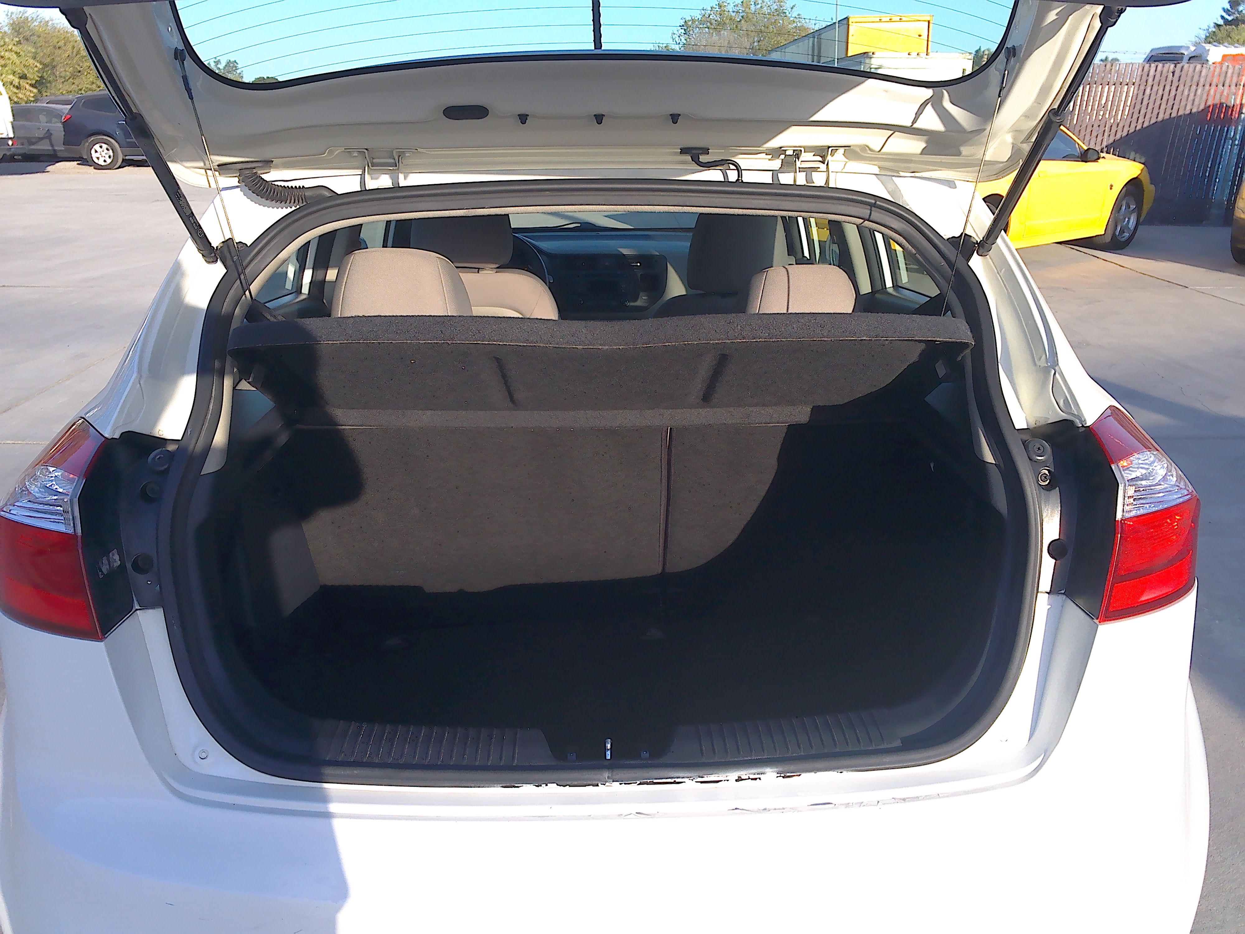 Used 2015 Kia Rio LX Hatchback FWD image 13