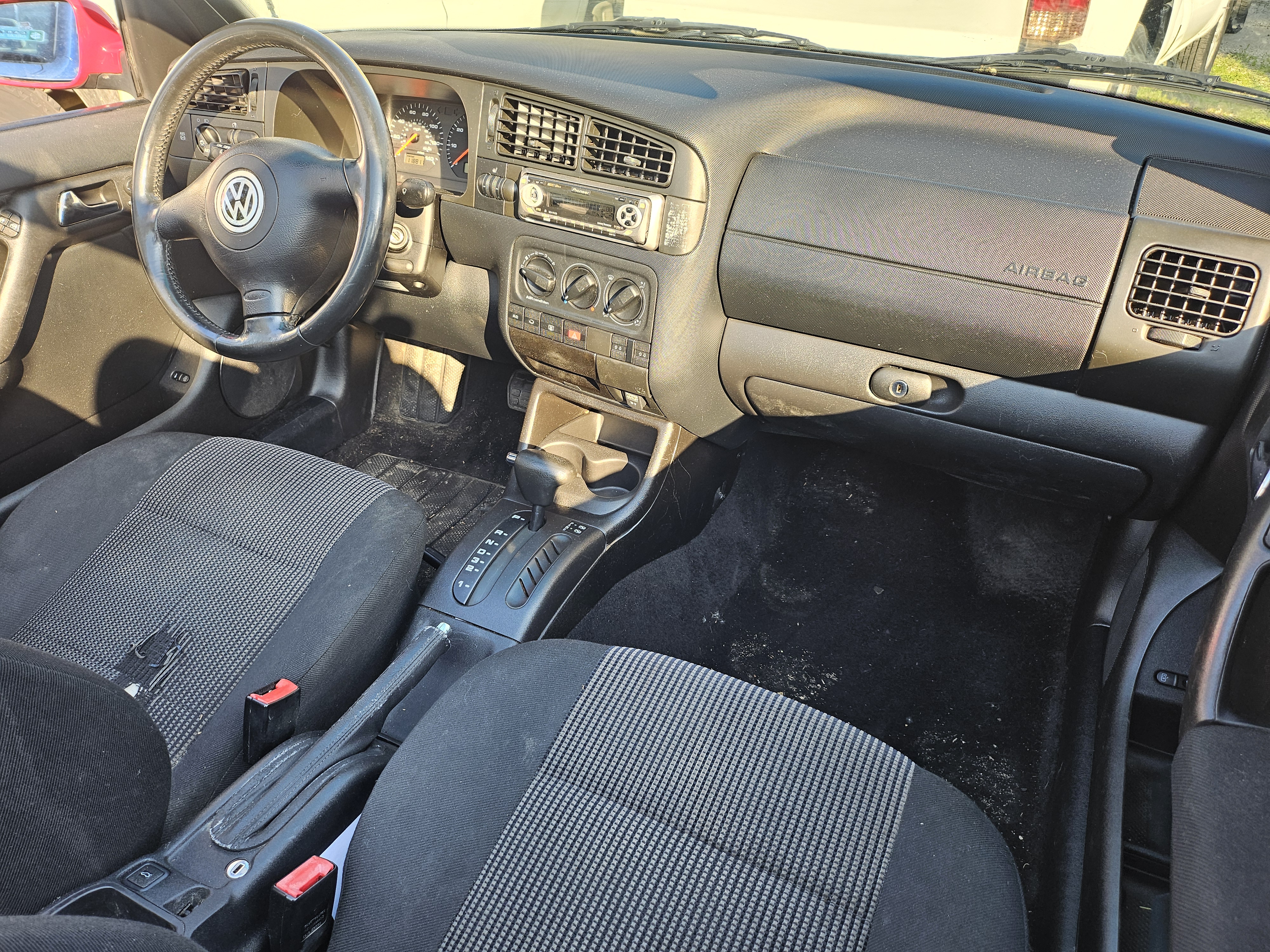 Used 2002 Volkswagen Cabrio GLS FWD image 13