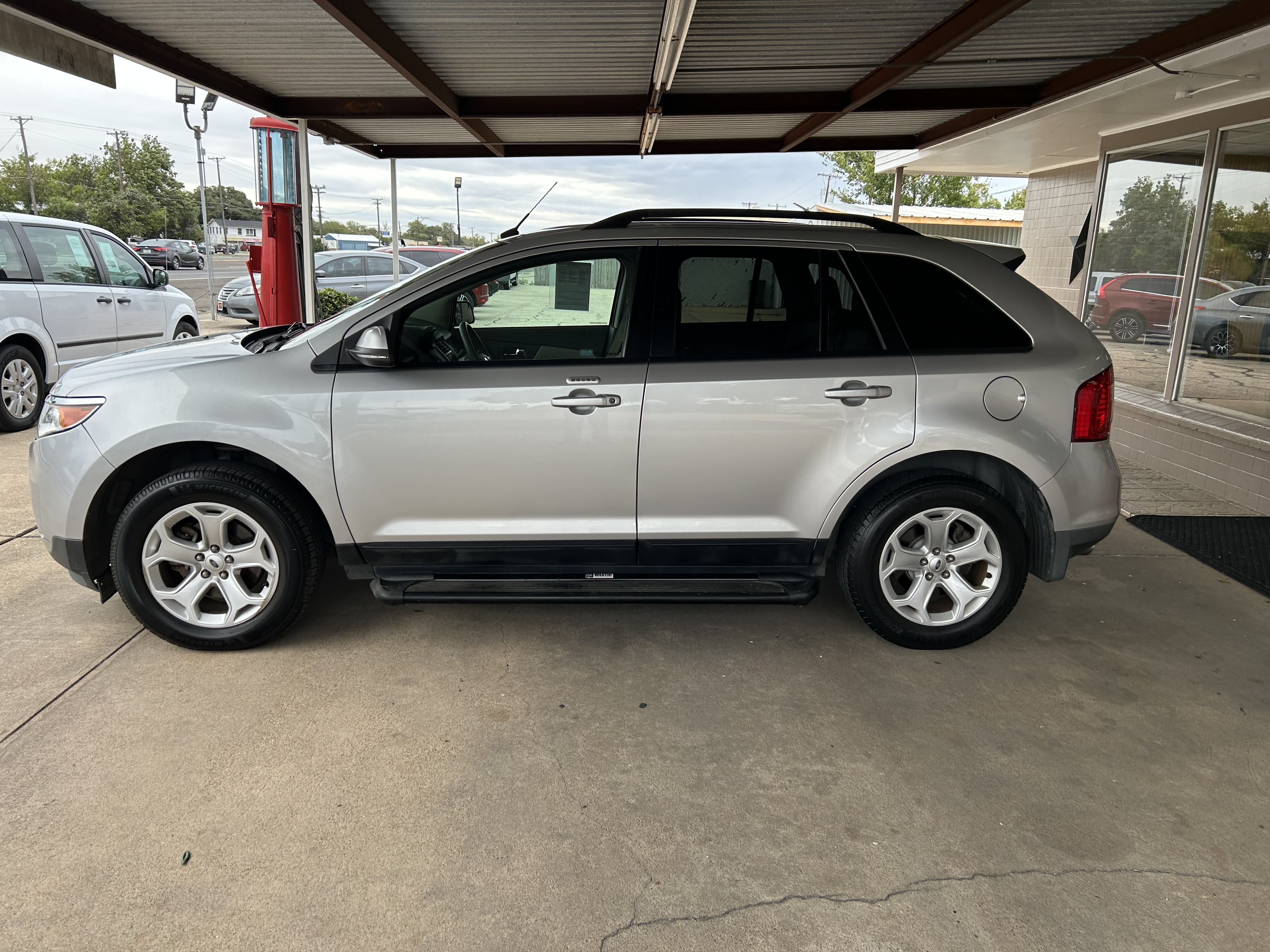 Used 2014 Ford Edge FWD Limited image 1