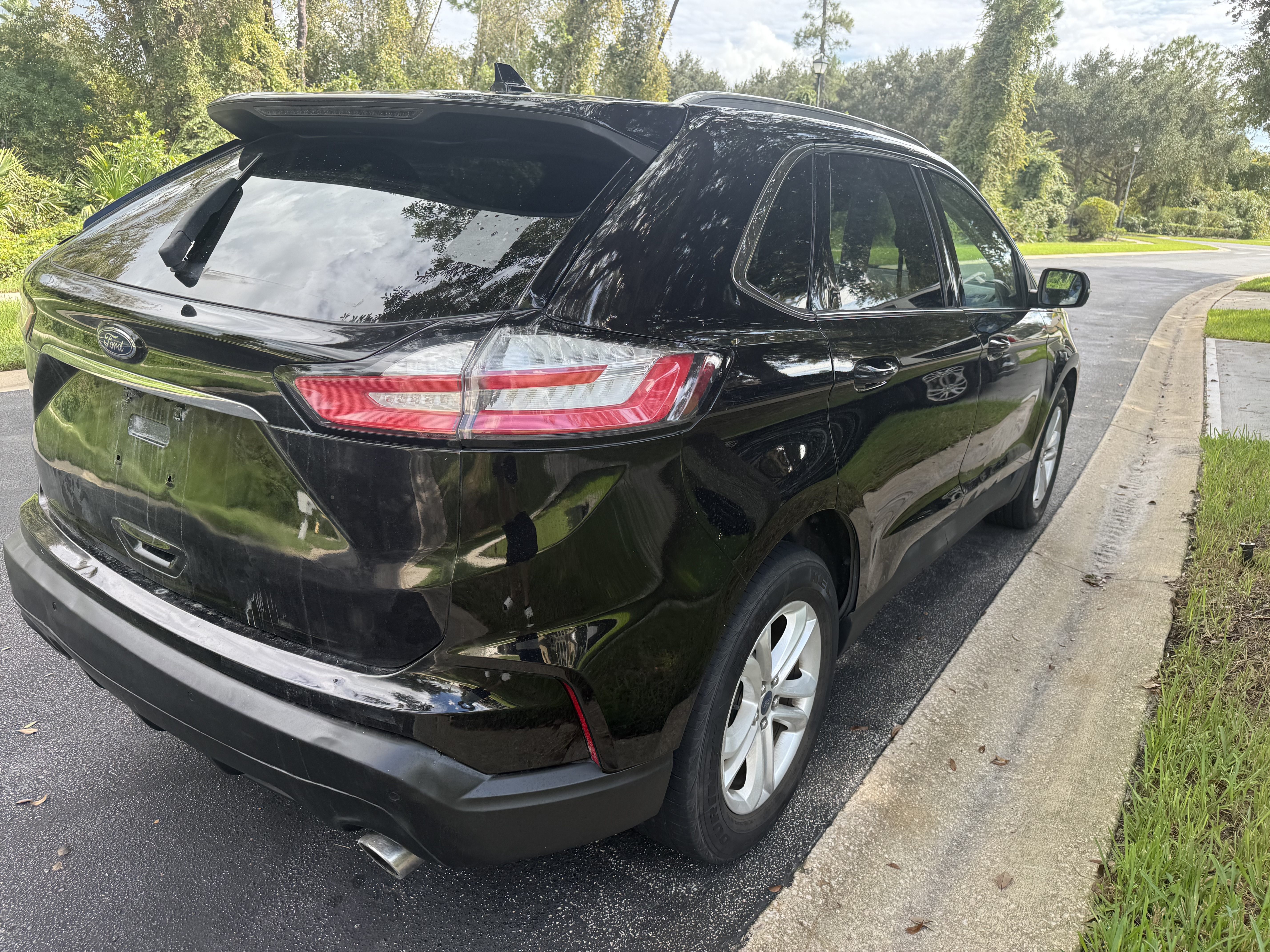 Used 2019 Ford Edge FWD SEL image 2