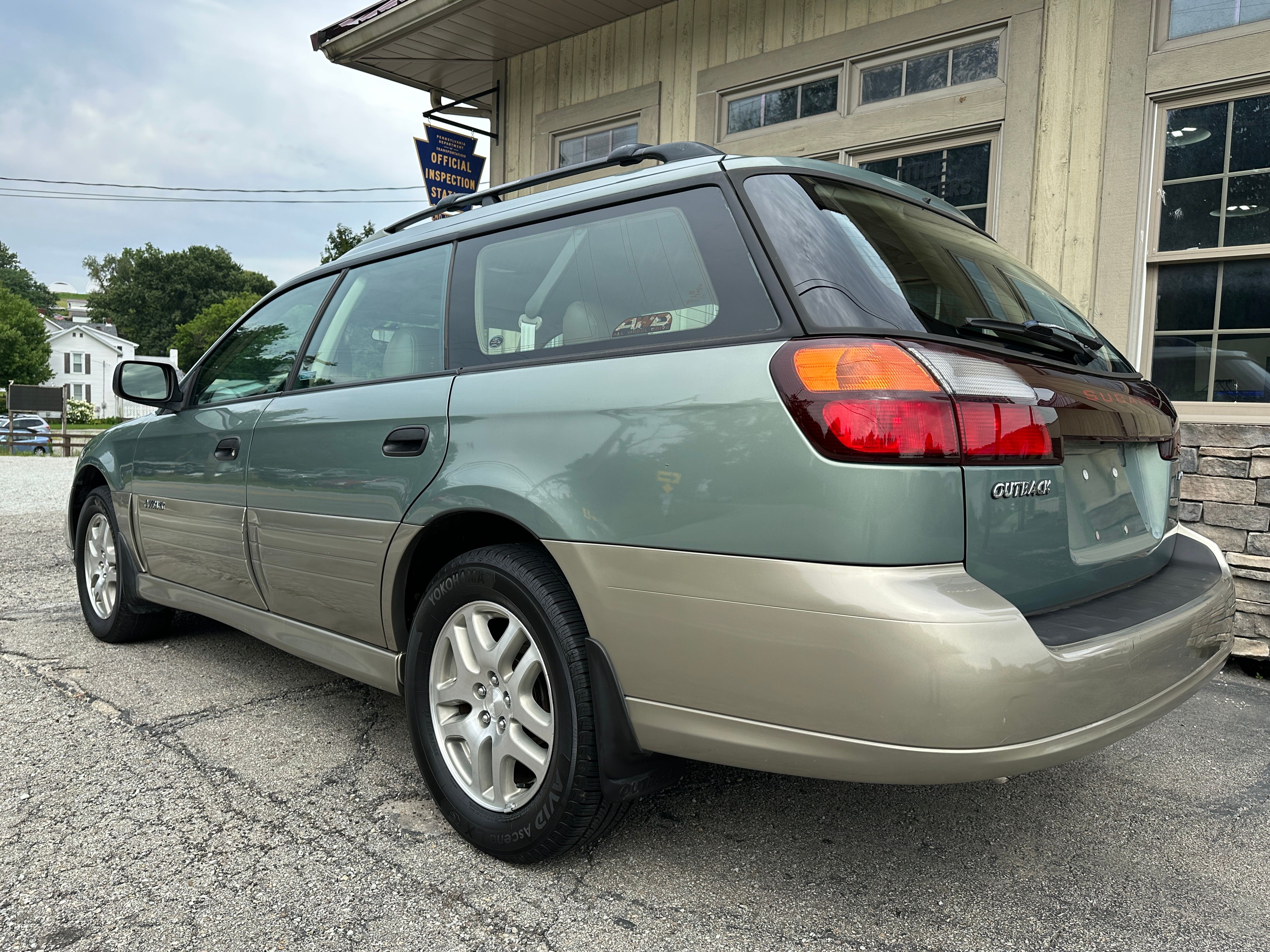 Used 2004 Subaru Outback Wagon AWD/4WD image 3