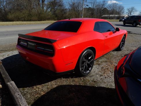 Used 2021 Dodge Challenger SXT image 4