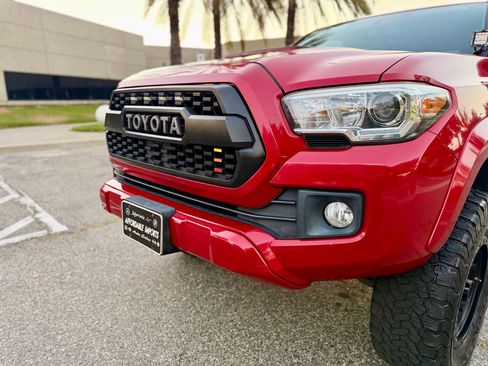 Used 2017 Toyota Tacoma TRD Sport Pickup 4D 6 ft RWD image 19
