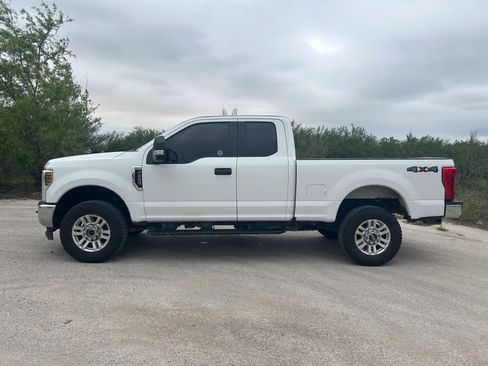 Used 2019 Ford F250 4x4 SuperCab Super Duty image 3