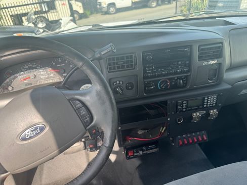 Used 2004 Ford Excursion image 9