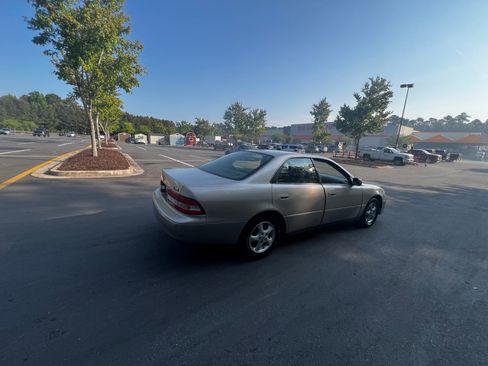 Used 2000 Lexus ES 300 FWD image 5