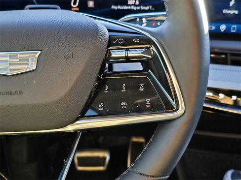 Used 2025 Cadillac Optiq Sport 2 image 18