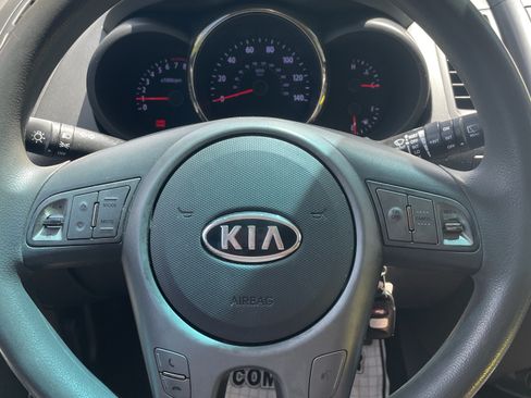 Used 2010 Kia Soul + FWD image 9