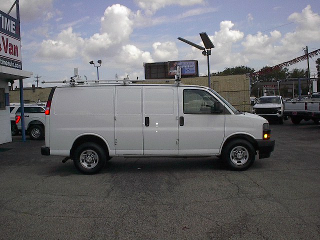 Used 2020 Chevrolet Express 3500 UNAVAIL RWD image 3
