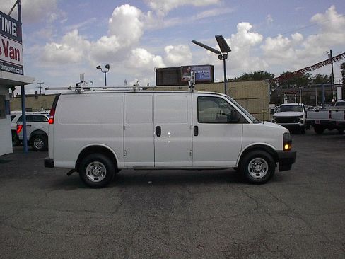 Used 2020 Chevrolet Express 3500 UNAVAIL RWD image 3