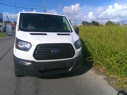 Used 2018 Ford Transit 150 XL image 6