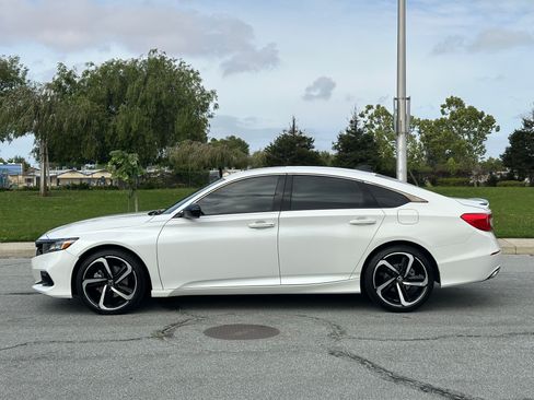 Used 2022 Honda Accord Sport image 2
