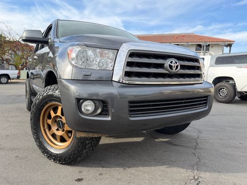 Used 2017 Toyota Sequoia SR5 image 12