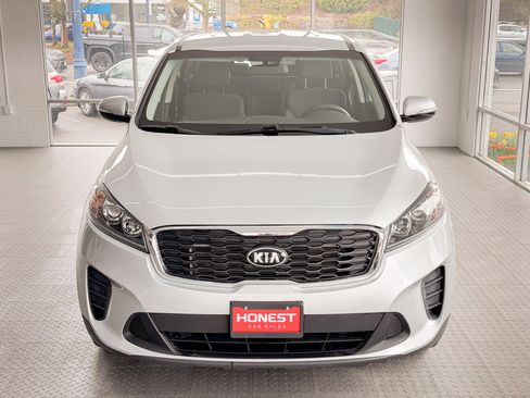 Used 2019 Kia Sorento LX image 2