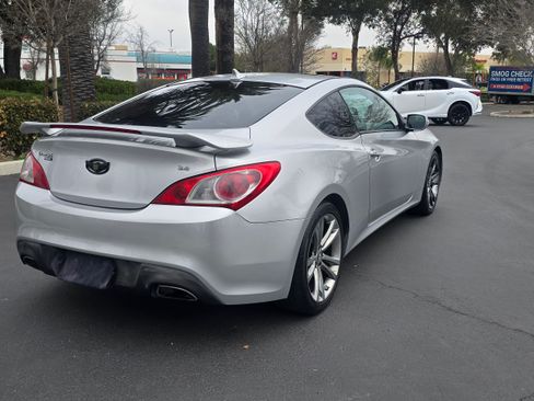 Used 2011 Hyundai Genesis Coupe 3.8 Grand Touring image 8
