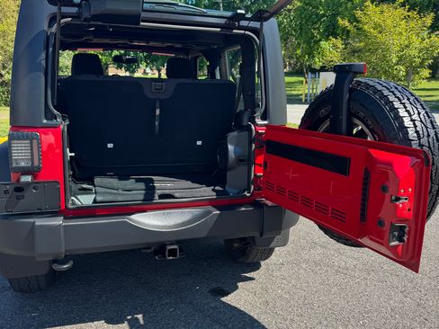 Used 2014 Jeep Wrangler 4WD Rubicon image 15