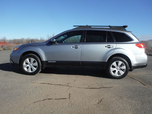 Used 2011 Subaru Outback 2.5i Limited image 5