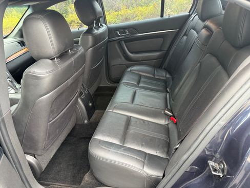 Used 2013 Lincoln MKS image 9