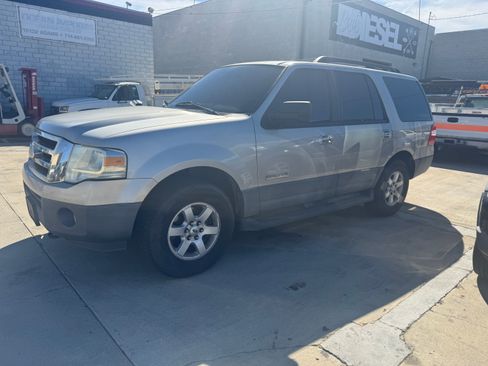 Used 2007 Ford Expedition XLT image 1