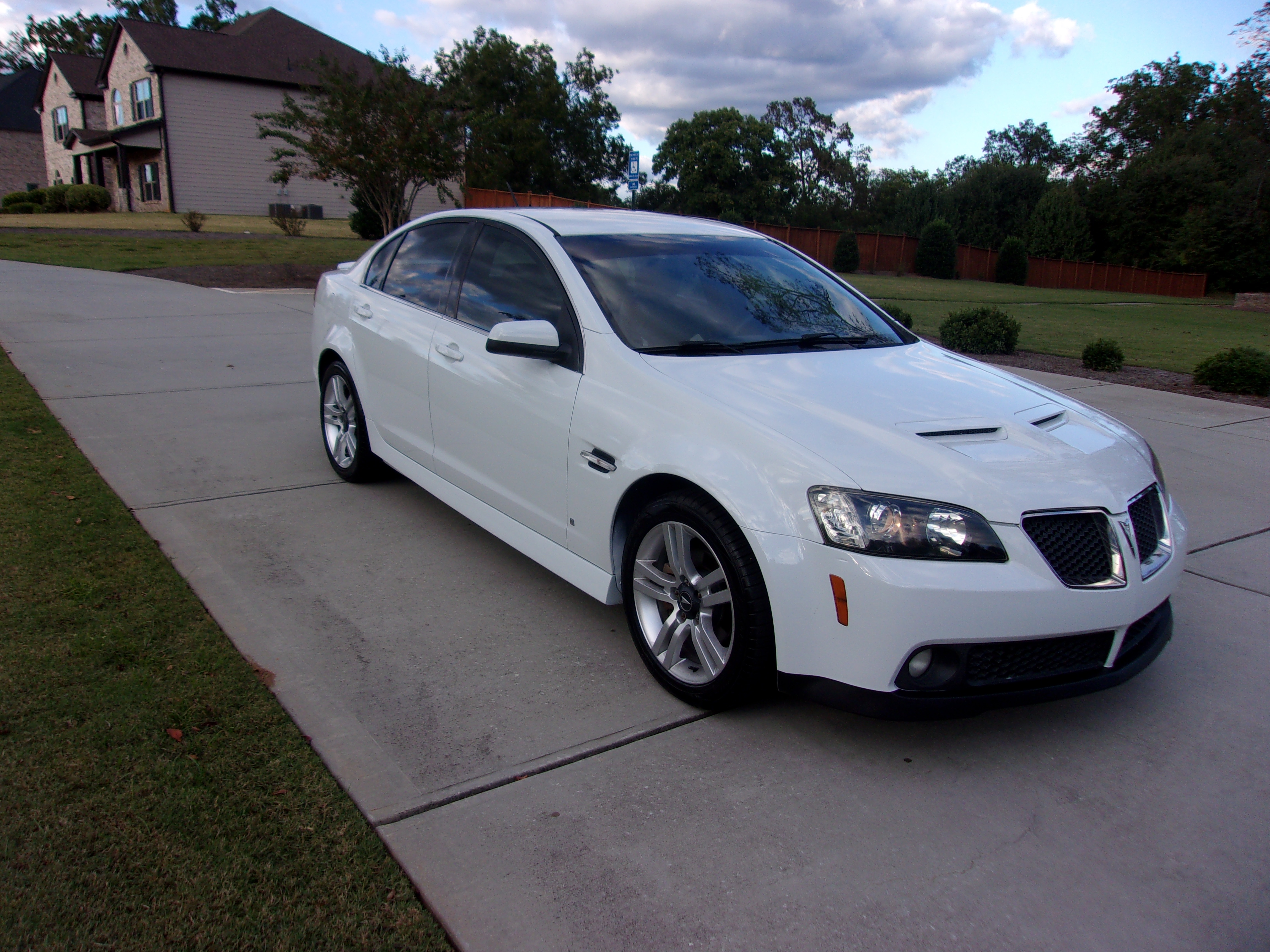 Used 2008 Pontiac G8 RWD image 2