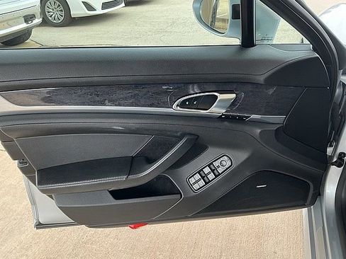 Used 2016 Porsche Panamera 4 Platinum Edition image 17