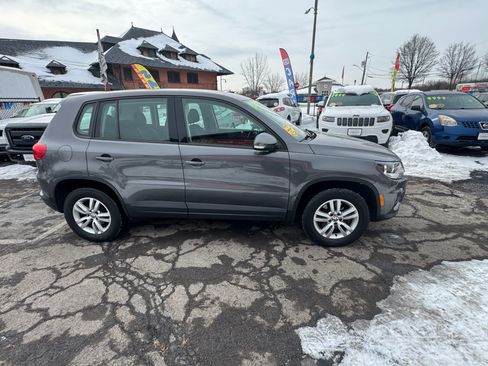 Used 2017 Volkswagen Tiguan S image 4