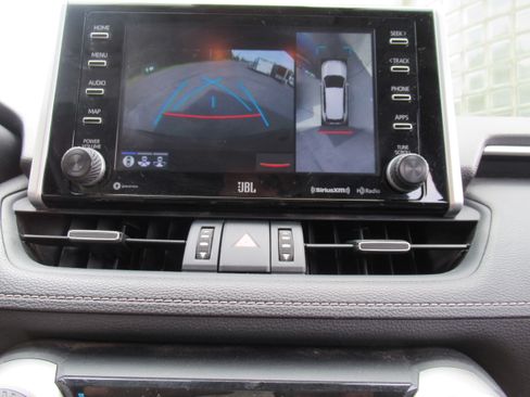 Used 2019 Toyota RAV4 Limited image 13