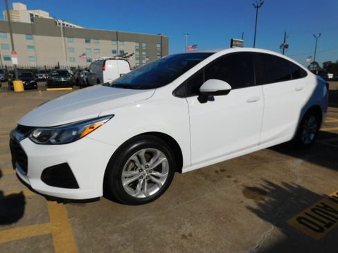 Used 2019 Chevrolet Cruze LS image 4