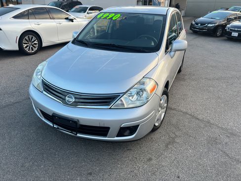 Used 2011 Nissan Versa Hatchback FWD image 2